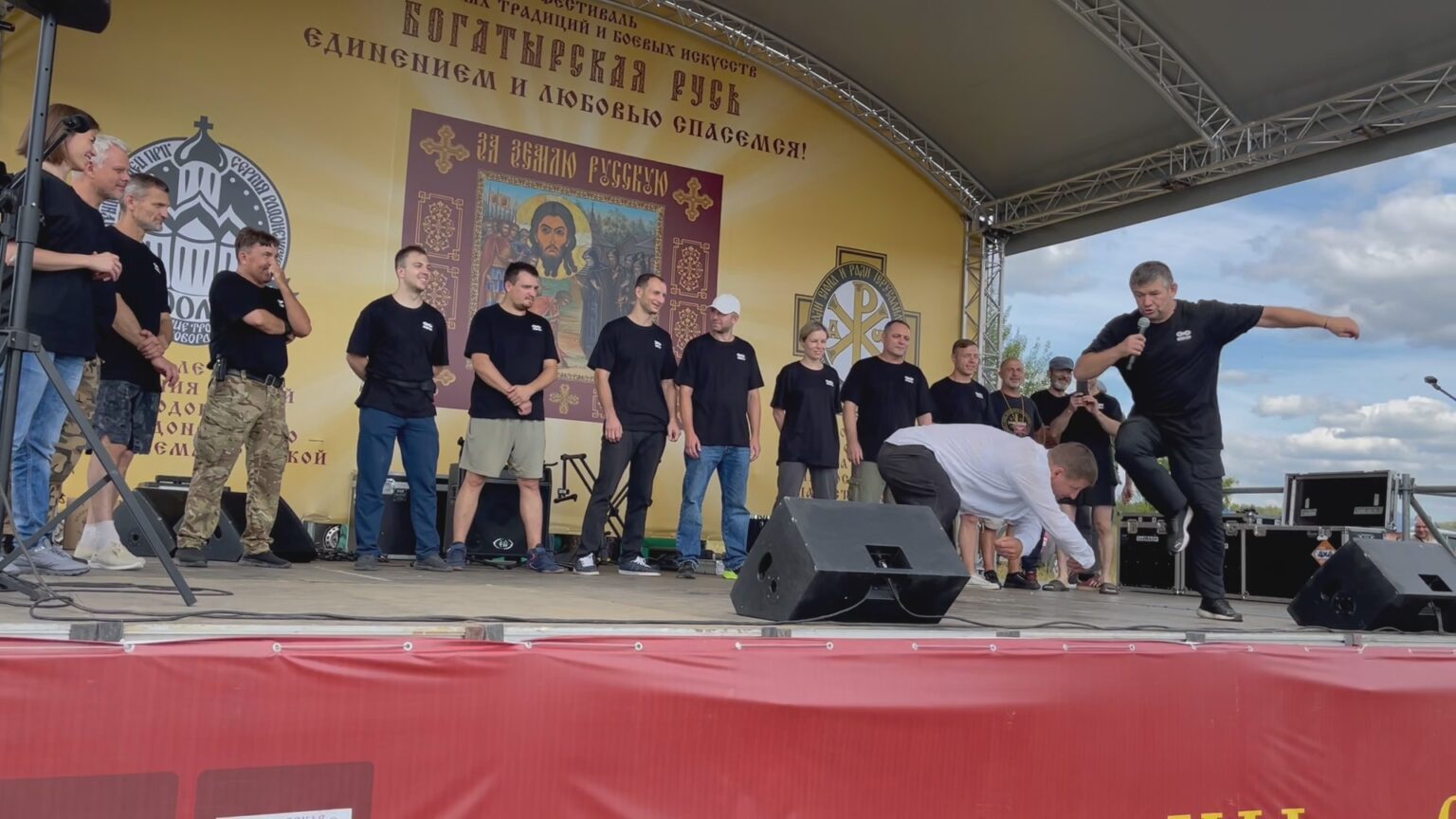 Фестиваль Богатырская Русь - выступление мастеров боевых искусств